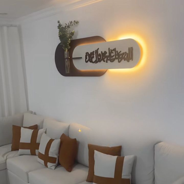 الوحة الفنية المضيئة + مزهرية انيقة مجاناا